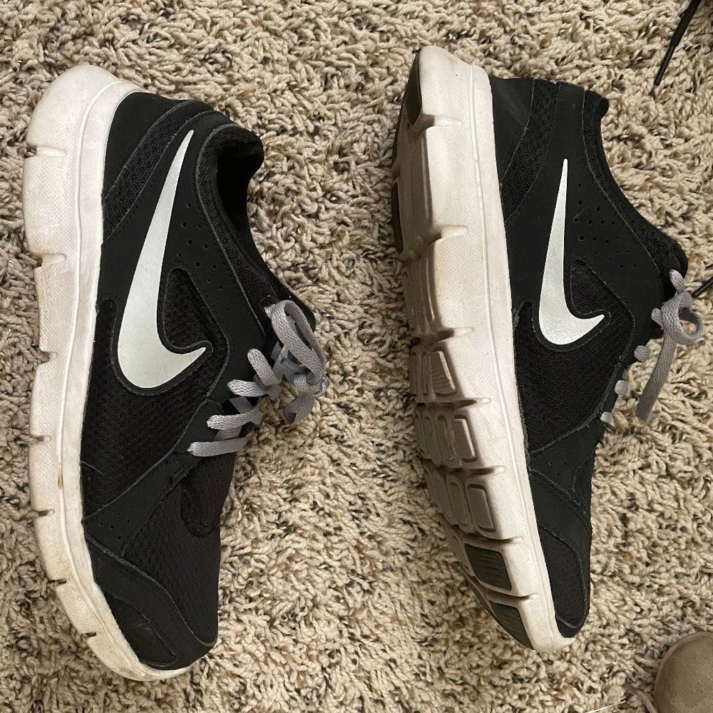 Black Nike Shoes w/ Grey Swoosh Detail